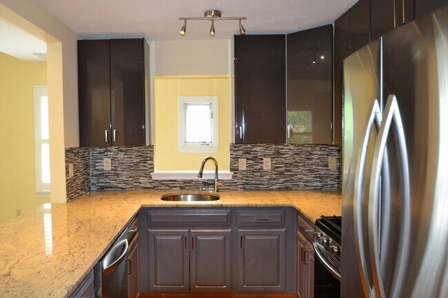 44 Russell Pl in Arlington, MA - Building Photo - Building Photo