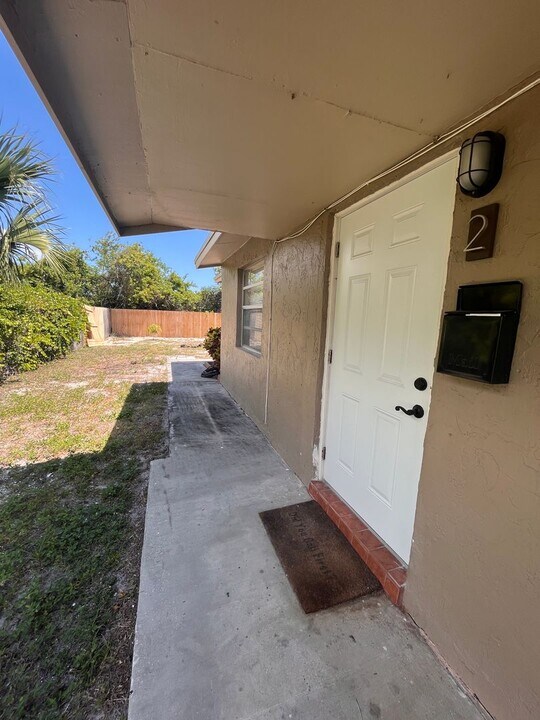 164 W 14th St in Riviera Beach, FL - Building Photo