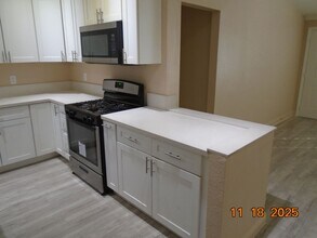 319 E Nugent St in Lancaster, CA - Building Photo - Building Photo