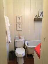 8 Barney St in Newport, RI - Building Photo - Building Photo