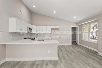 1240 Maryland Dr in Ladson, SC - Building Photo - Building Photo