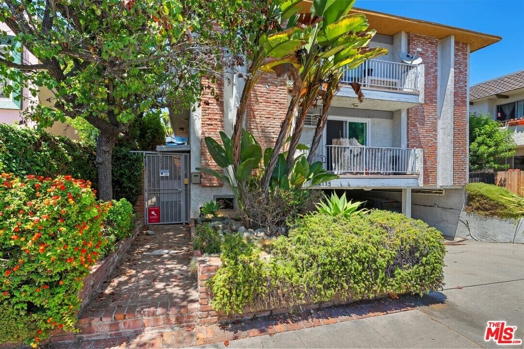 12735 Caswell Ave in Los Angeles, CA - Building Photo