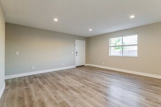 1079 Harpy Eagle Ave in Henderson, NV - Building Photo - Building Photo