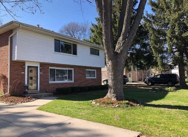 1531 N 116th St in Wauwatosa, WI - Building Photo - Building Photo