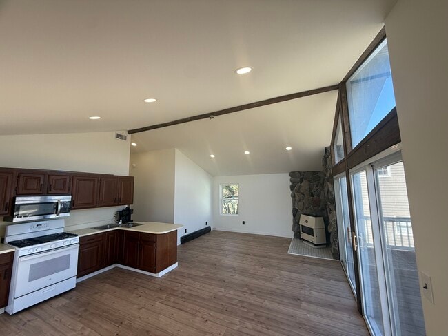 12516 W Torquay Rd, Unit Upstairs