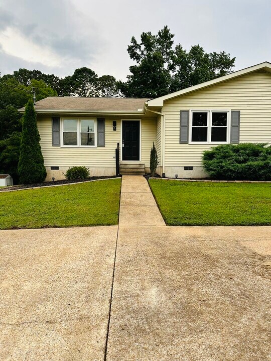 5021 Bess Moore Rd in Apison, TN - Building Photo