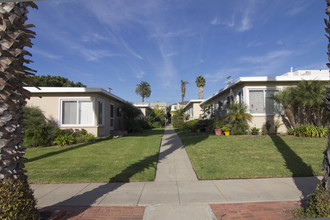 4850-4864 Coronado Ave in San Diego, CA - Foto de edificio - Building Photo