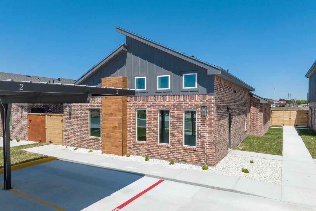 Hidden hills in Mission, TX - Foto de edificio