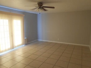 201 Huntly Rd in Las Vegas, NV - Building Photo - Building Photo