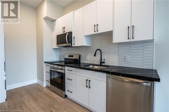 728 11th Ave in Hamilton, ON - Building Photo - Building Photo