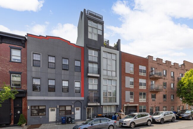 142 Scholes St in Brooklyn, NY - Building Photo - Building Photo