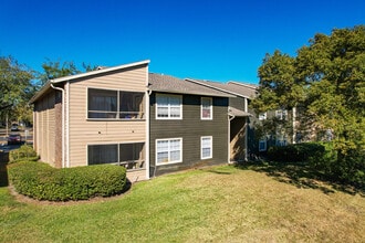 Walden Lake in Plant City, FL - Building Photo - Building Photo