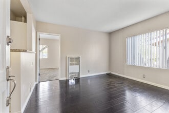 330-350 Waldo Ave in Pasadena, CA - Building Photo - Building Photo