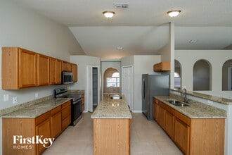 1338 Pakenham St NW in Palm Bay, FL - Foto de edificio - Building Photo