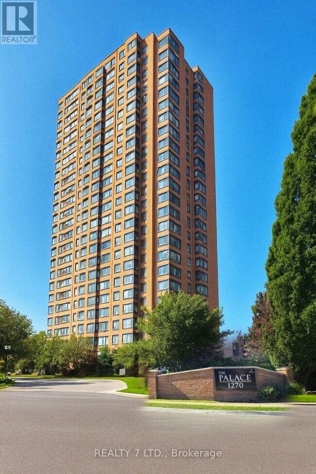 1270 Maple Crossing Blvd in Burlington, ON - Building Photo - Building Photo