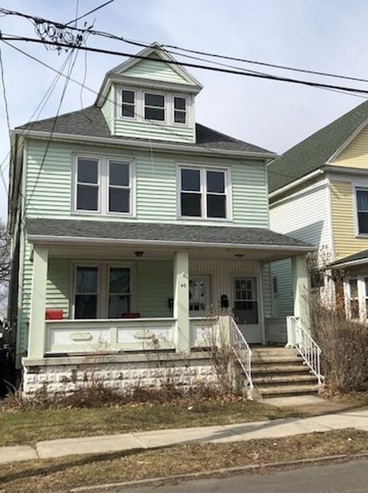 40 Clio Ave, Unit Upper in Buffalo, NY - Building Photo