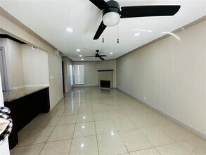 6646 E Lovers Ln in Dallas, TX - Foto de edificio - Building Photo