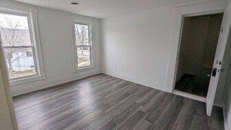 1523 St Clair River Dr, Unit 6 in Algonac, MI - Building Photo