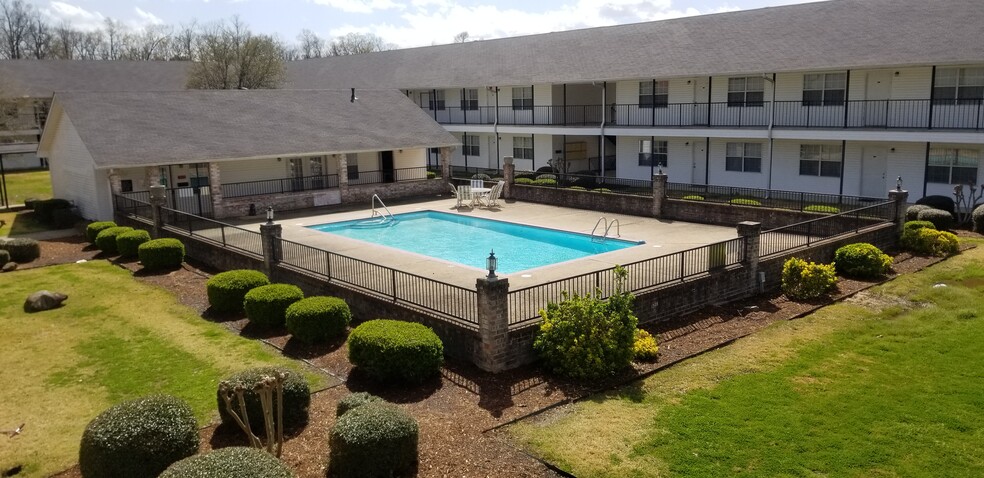 Oak Creek Apartments | White Hall, AR Apartments For Rent