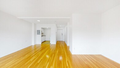 525 Highland Ave, Unit 26 in Malden, MA - Foto de edificio - Building Photo