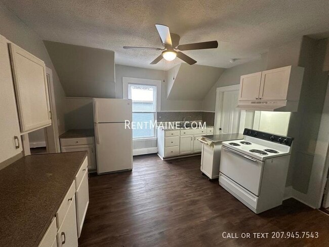 439 Fourth St in Old Town, ME - Foto de edificio - Building Photo