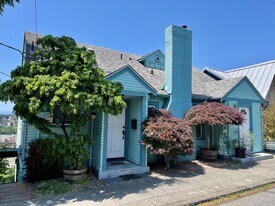 2103 11th Ave W in Seattle, WA - Building Photo