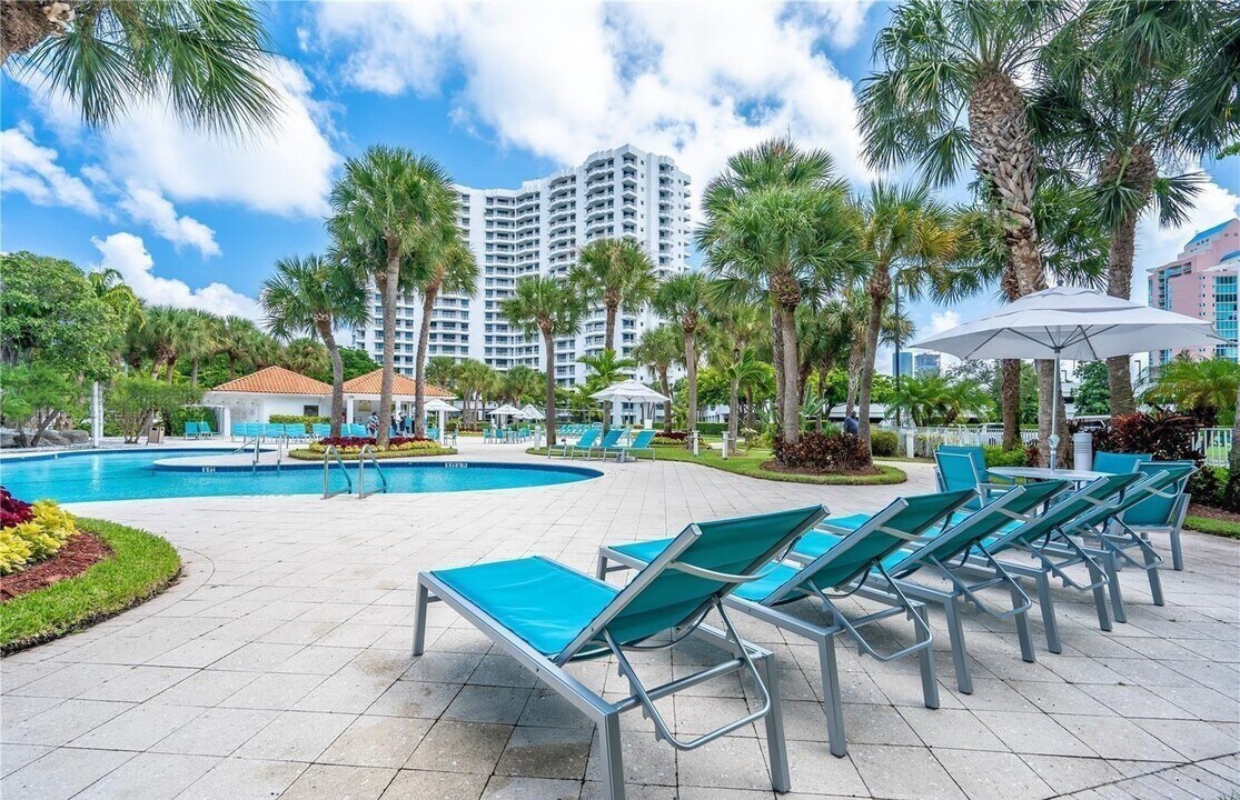 3300 NE 191st St, Unit #PH8 in Aventura, FL - Building Photo