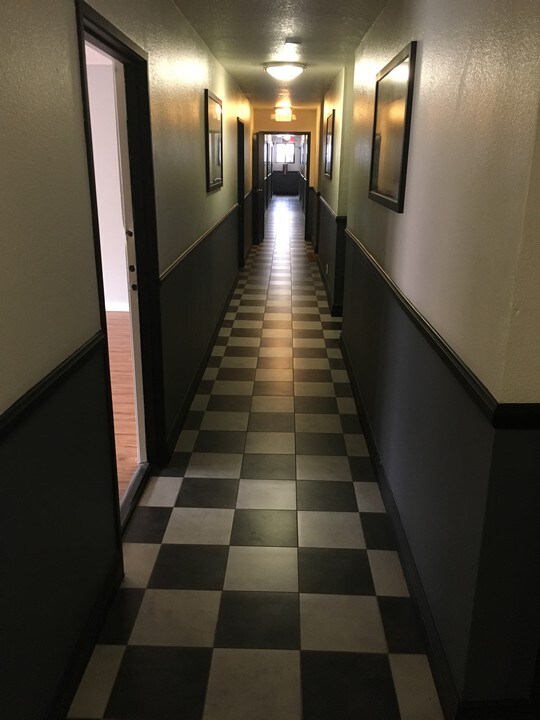 7044 Hawthorn Ave in Los Angeles, CA - Building Photo