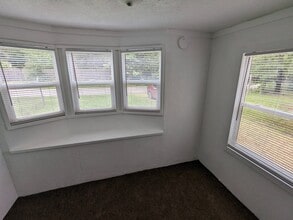 300 Royal Way in Tool, TX - Building Photo - Building Photo