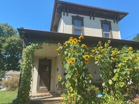 239-241 S Maple St in Lancaster, OH - Building Photo