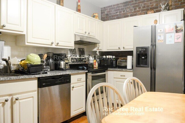 1404 Commonwealth Ave, Unit 5 in Boston, MA - Building Photo - Building Photo