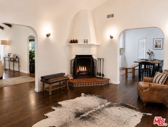 917 S Ridgeley Dr in Los Angeles, CA - Building Photo - Building Photo