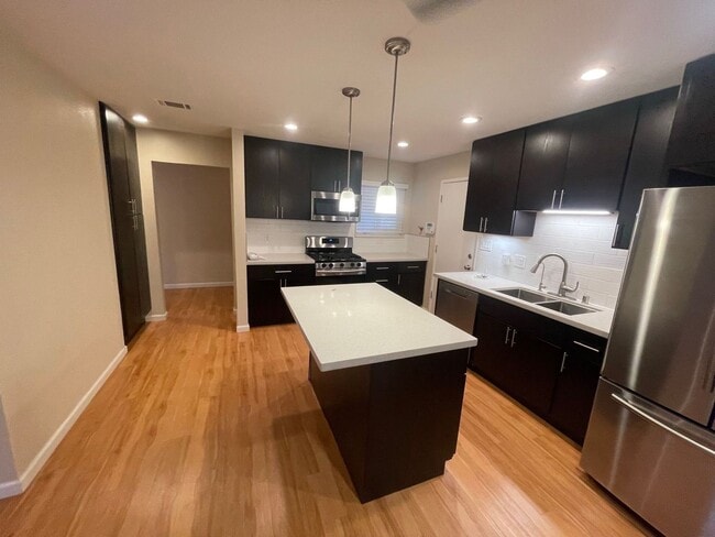 1229 Menlo Dr in Davis, CA - Building Photo - Building Photo