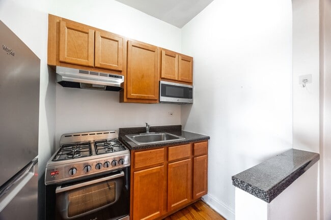 948 W Cuyler Ave