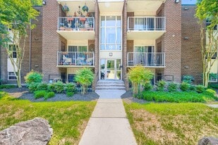 14 Mountbatten Ct in Lochearn, MD - Building Photo