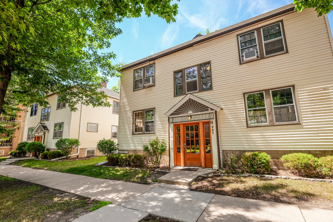 Virginia Flats in St. Paul, MN - Building Photo