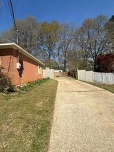 102 Edinburg Dr in Enterprise, AL - Building Photo - Building Photo