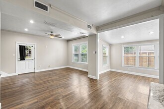 901 Melbourne St in Houston, TX - Building Photo - Building Photo