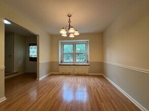 306 Cherry Ct in Herndon, VA - Foto de edificio - Building Photo