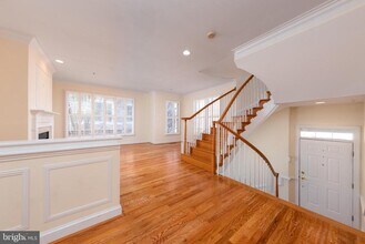 1308 McLean Crest Ct in McLean, VA - Building Photo - Building Photo
