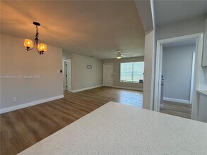 7571 Eaton St in Hollywood, FL - Building Photo - Building Photo