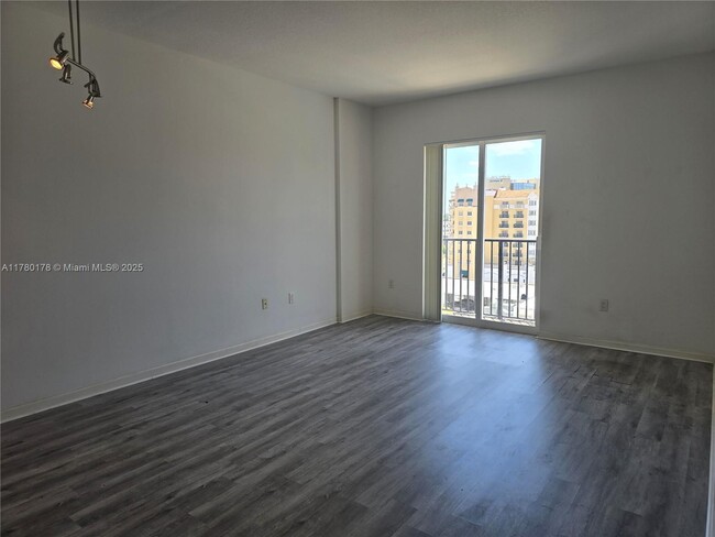10 Aragon Ave in Miami, FL - Building Photo - Building Photo
