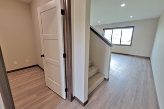 2208 Lucerne Ave in Brookings, SD - Building Photo - Building Photo