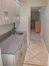 7360 SW 39th St in Miami, FL - Building Photo - Building Photo