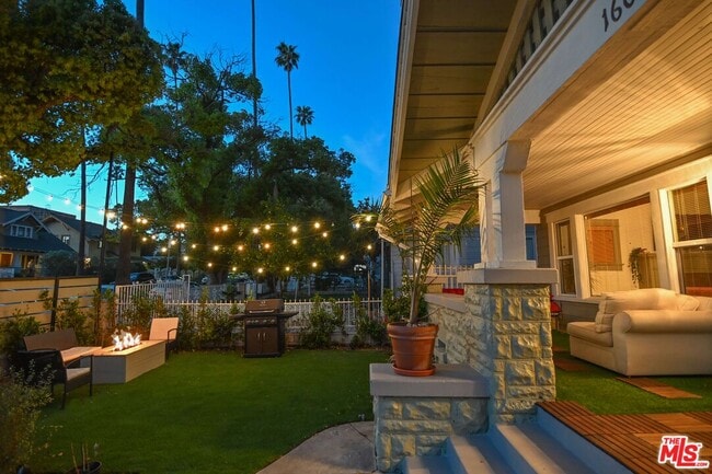 property at 1600 N Kingsley Dr