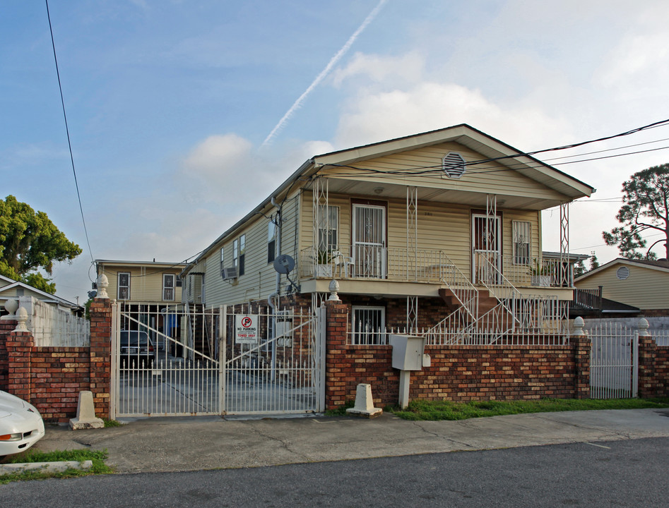 2811 Clermont St in New Orleans, LA - Building Photo