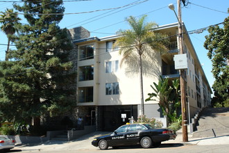 85 Vernon St in Oakland, CA - Building Photo - Building Photo