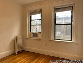 1254 Commonwealth Ave in Boston, MA - Foto de edificio - Building Photo