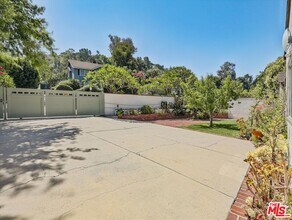 4009 Beverly Glen Blvd in Los Angeles, CA - Building Photo - Building Photo