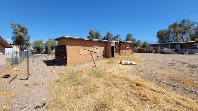 35308-35318 Santa Fe St in Daggett, CA - Building Photo - Building Photo